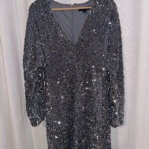 This Forever 21 Silver Sequin Wrap Party Dress in size 0x